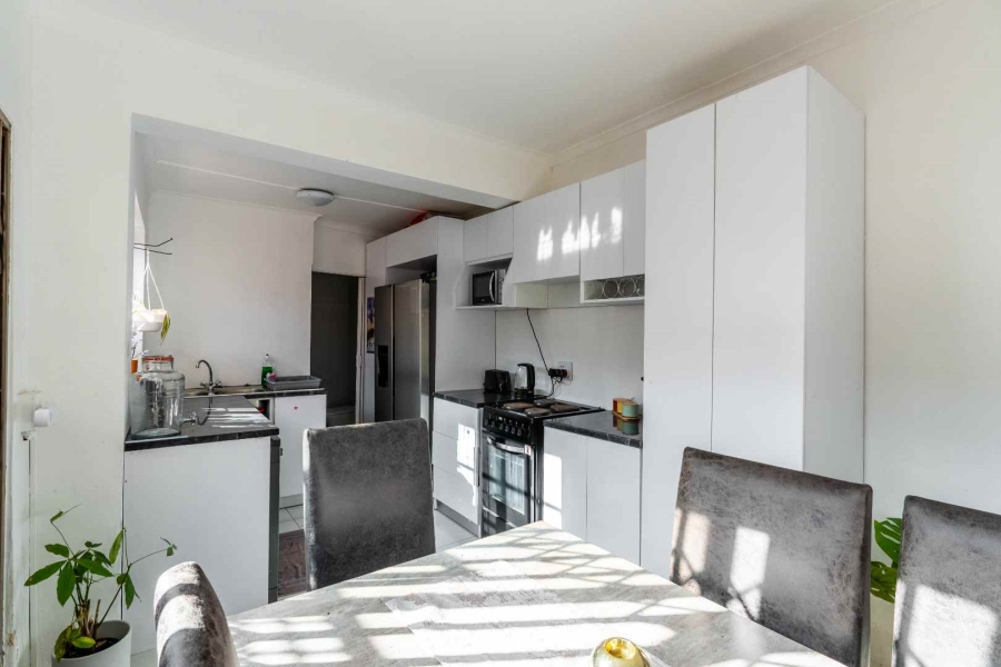 2 Bedroom Property for Sale in Sea Point Western Cape